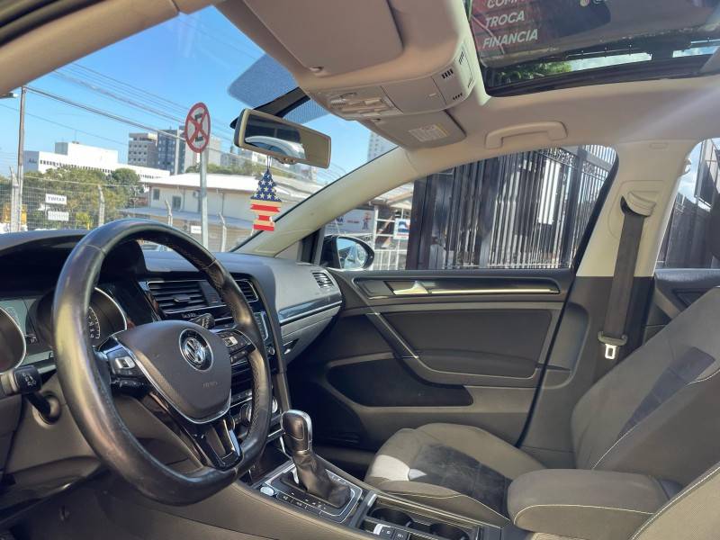 VOLKSWAGEN - GOLF - 2014/2015 - Preta - R$ 84.900,00