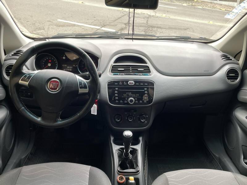 FIAT - PUNTO - 2015/2016 - Branca - R$ 42.500,00