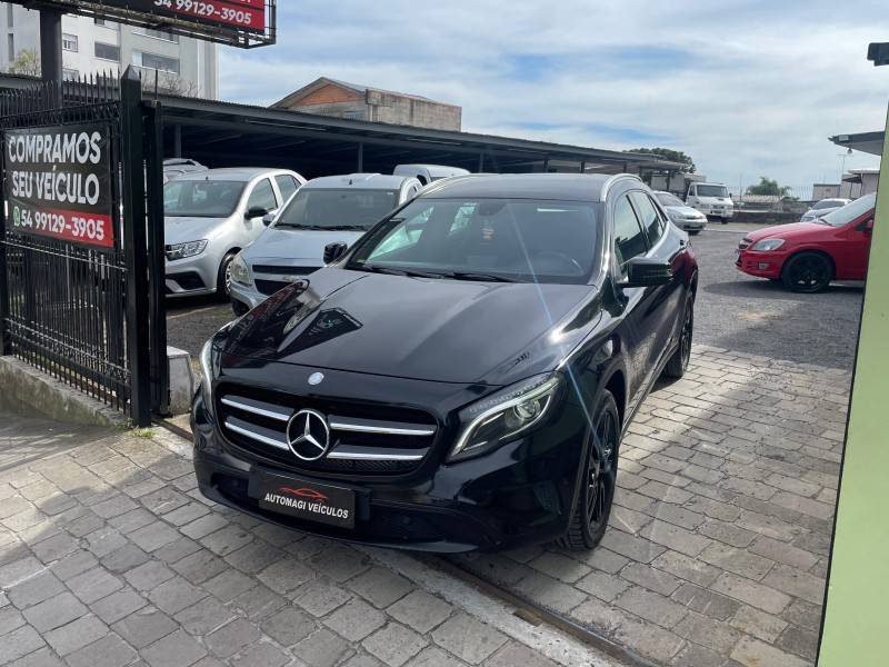 MERCEDES-BENZ - GLA 200 - 2015/2015 - Preta - R$ 104.900,00