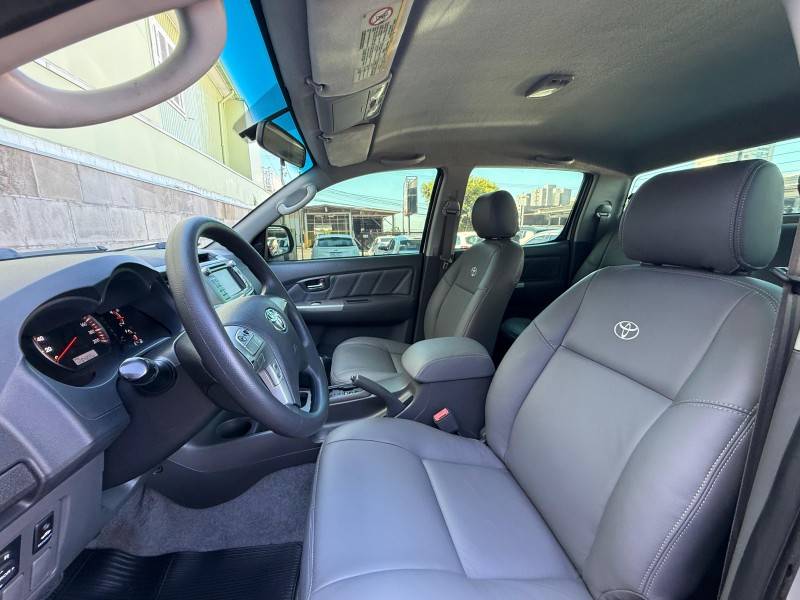 TOYOTA - HILUX - 2012/2013 - Prata - R$ 125.900,00