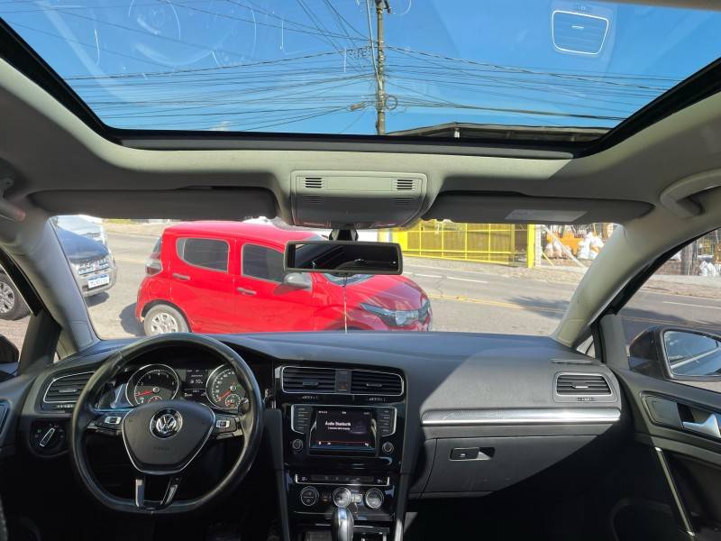 VOLKSWAGEN - GOLF - 2014/2015 - Preta - R$ 84.900,00