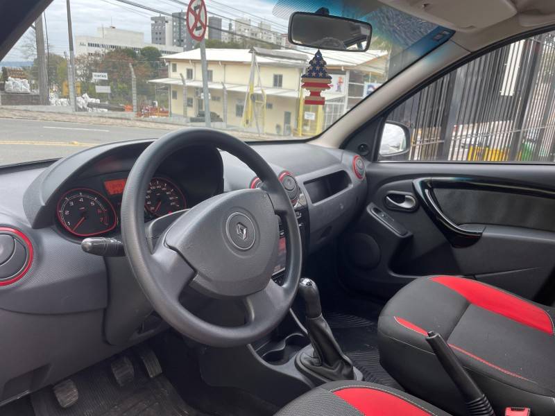 RENAULT - SANDERO - 2012/2013 - Preta - R$ 41.900,00