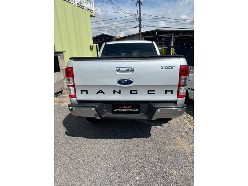 FORD - RANGER - 2015/2015 - Prata - R$ 115.900,00
