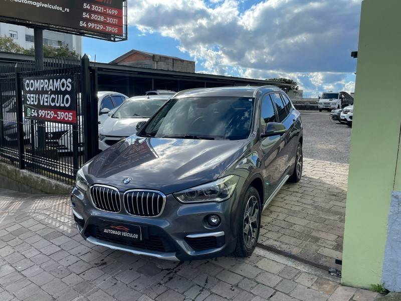 BMW - X1 - 2018/2019 - Cinza - R$ 149.900,00