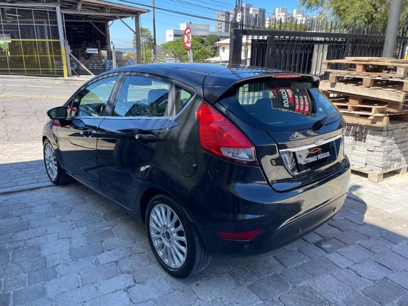 FORD - FIESTA - 2014/2015 - Preta - R$ 49.900,00