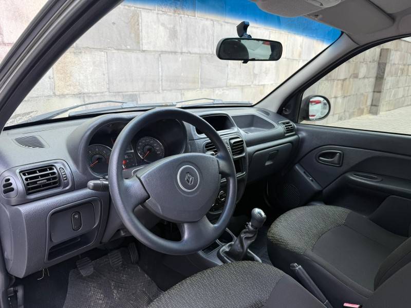 RENAULT - CLIO - 2013/2014 - Prata - R$ 31.900,00