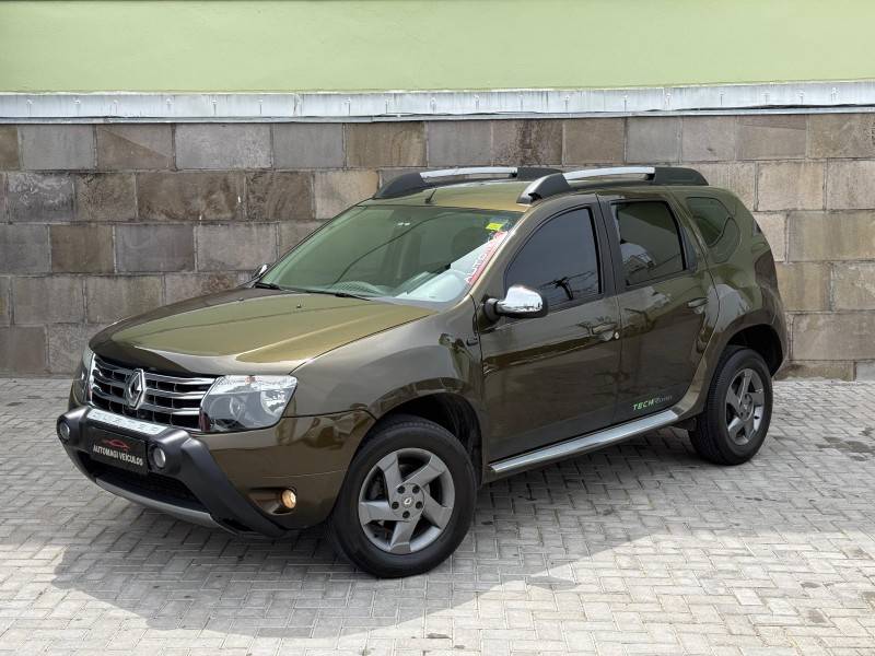 RENAULT - DUSTER - 2013/2014 - Verde - R$ 53.900,00