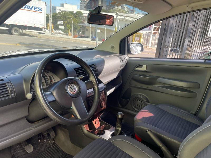 VOLKSWAGEN - CROSSFOX - 2005/2006 - Cinza - R$ 31.900,00