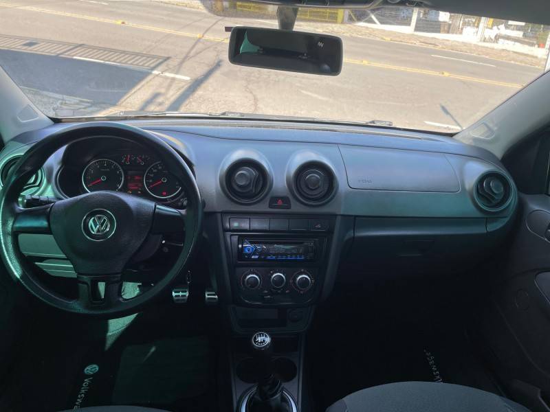 VOLKSWAGEN - SAVEIRO - 2013/2013 - Prata - R$ 58.900,00