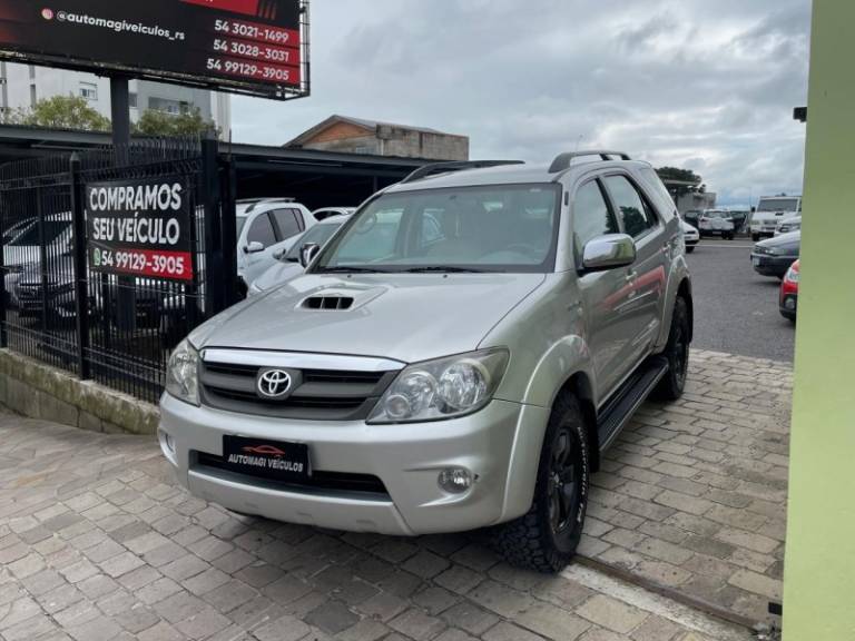 TOYOTA - HILUX SW4 - 2006/2007 - Prata - R$ 102.900,00