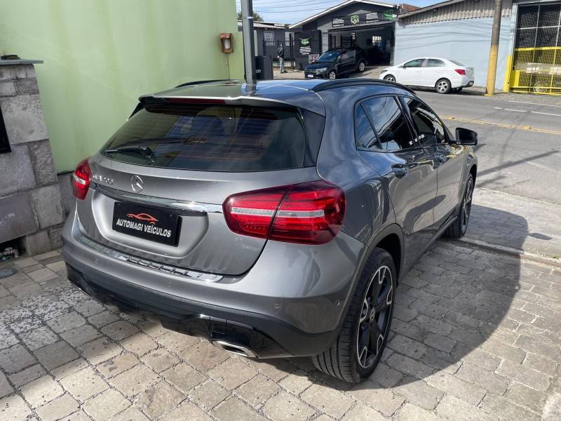 MERCEDES-BENZ - GLA 200 - 2019/2019 - Cinza - R$ 135.900,00