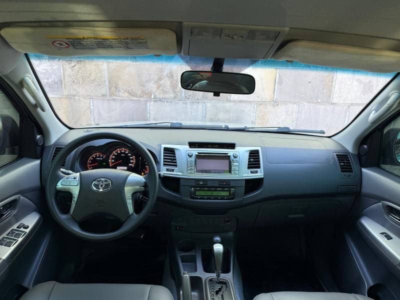 TOYOTA - HILUX - 2012/2013 - Prata - R$ 125.900,00