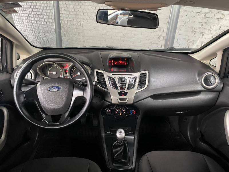 FORD - FIESTA - 2012/2013 - Cinza - R$ 39.900,00