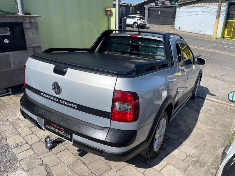 VOLKSWAGEN - SAVEIRO - 2013/2013 - Prata - R$ 58.900,00