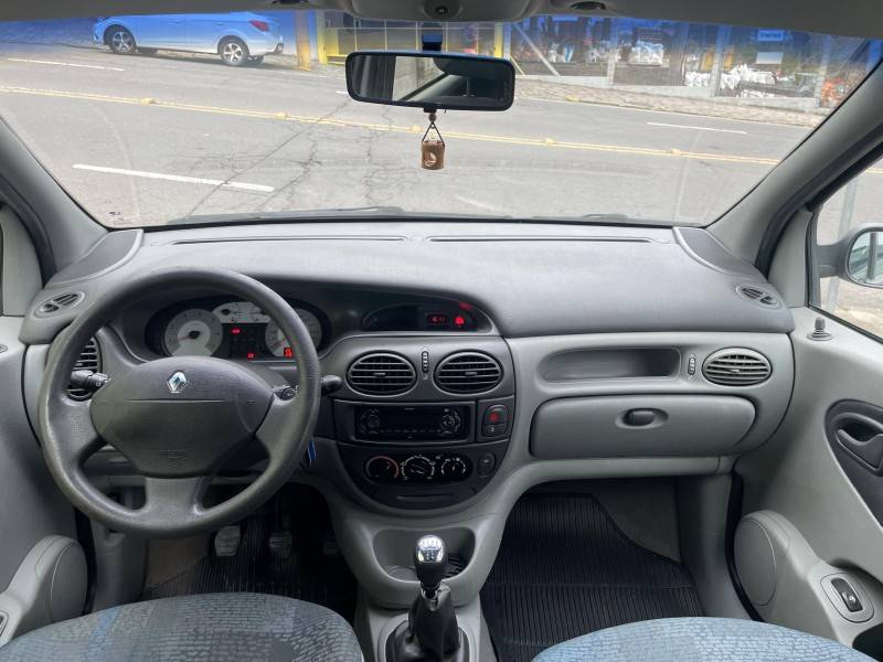 RENAULT - SCÉNIC - 2011/2011 - Prata - R$ 26.900,00