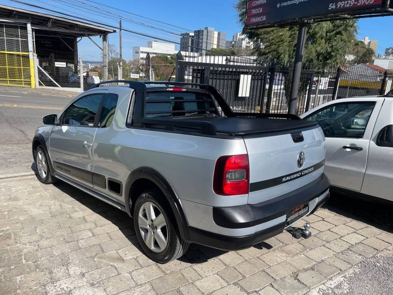VOLKSWAGEN - SAVEIRO - 2013/2013 - Prata - R$ 58.900,00