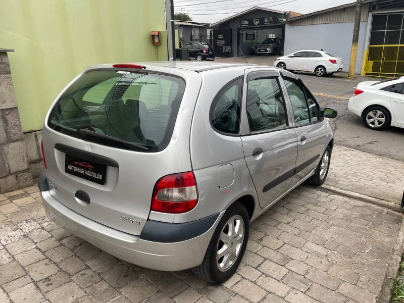 RENAULT - SCÉNIC - 2011/2011 - Prata - R$ 26.900,00