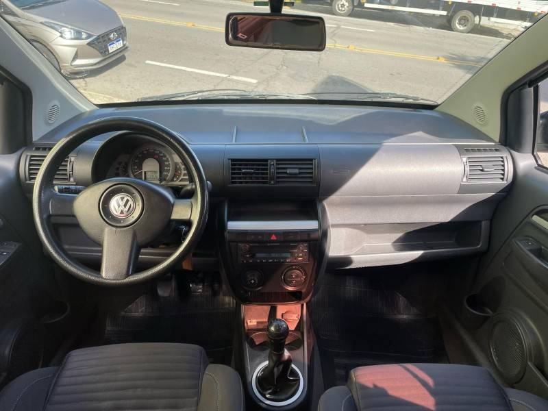 VOLKSWAGEN - CROSSFOX - 2005/2006 - Cinza - R$ 31.900,00