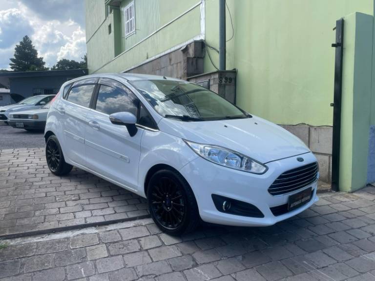 FORD - FIESTA - 2014/2015 - Branca - R$ 54.900,00