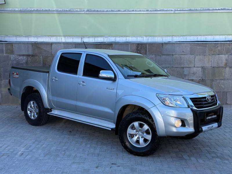 TOYOTA - HILUX - 2012/2013 - Prata - R$ 125.900,00