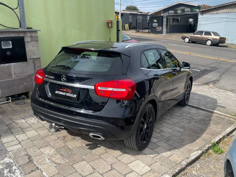 MERCEDES-BENZ - GLA 200 - 2015/2015 - Preta - R$ 104.900,00