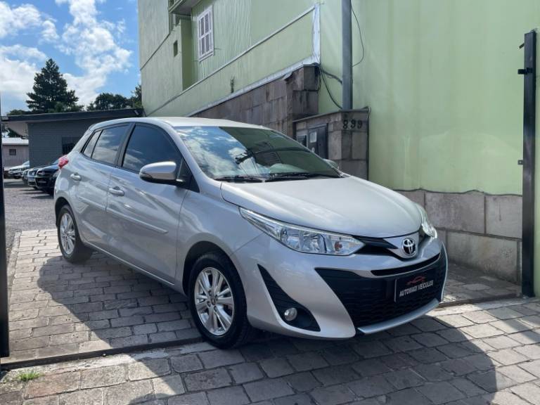TOYOTA - YARIS - 2019/2019 - Prata - R$ 79.900,00