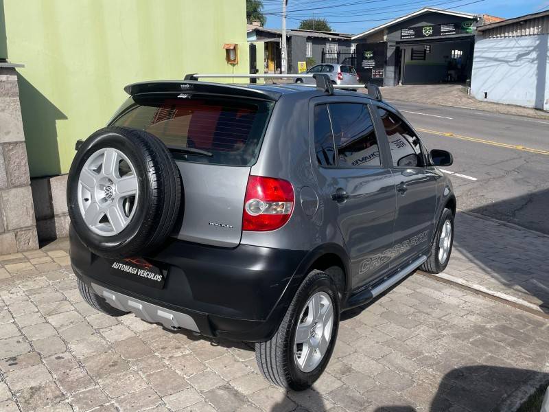 VOLKSWAGEN - CROSSFOX - 2005/2006 - Cinza - R$ 31.900,00