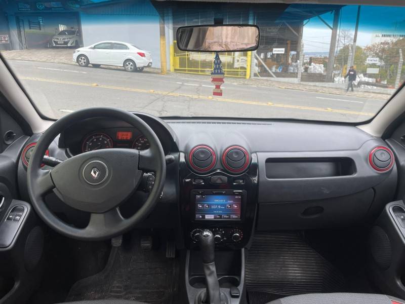 RENAULT - SANDERO - 2012/2013 - Preta - R$ 41.900,00