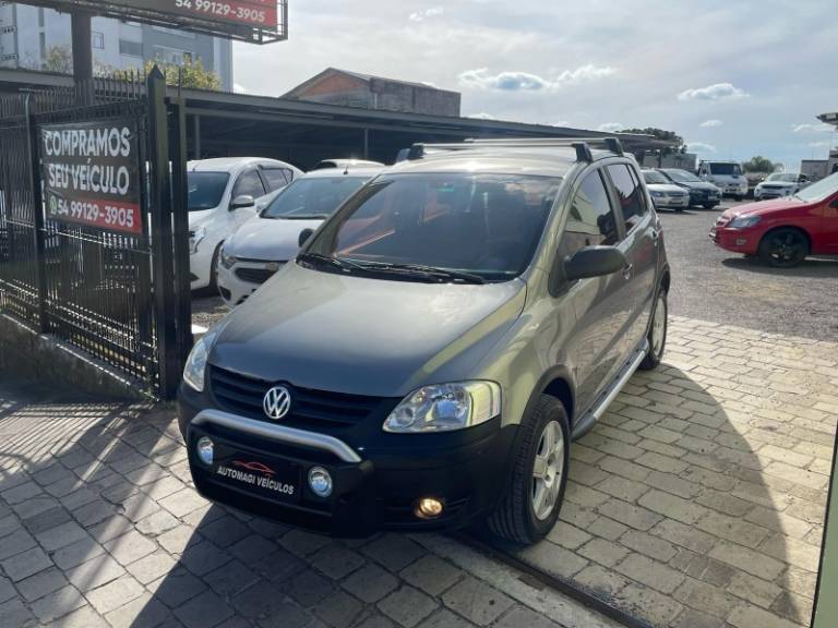 VOLKSWAGEN - CROSSFOX - 2005/2006 - Cinza - R$ 31.900,00