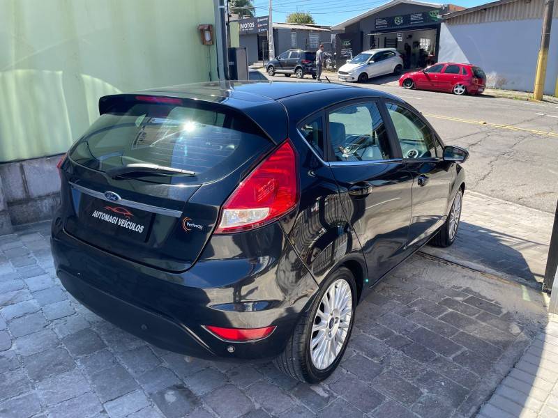 FORD - FIESTA - 2014/2015 - Preta - R$ 49.900,00
