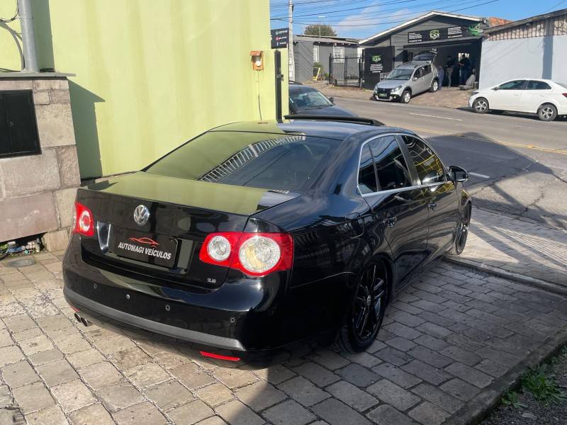 VOLKSWAGEN - JETTA - 2008/2009 - Preta - R$ 45.900,00