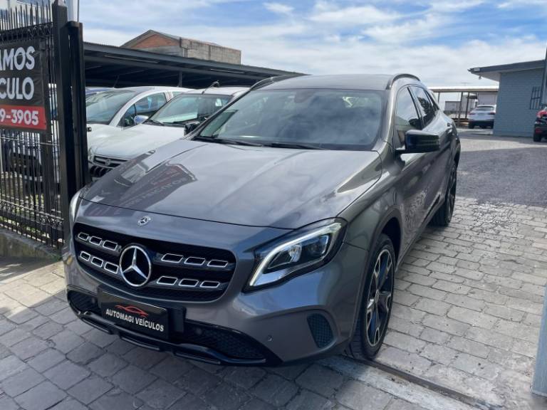 MERCEDES-BENZ - GLA 200 - 2019/2019 - Cinza - R$ 135.900,00