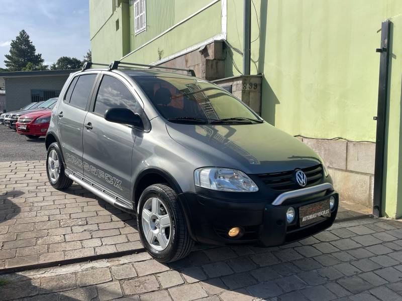 VOLKSWAGEN - CROSSFOX - 2005/2006 - Cinza - R$ 31.900,00