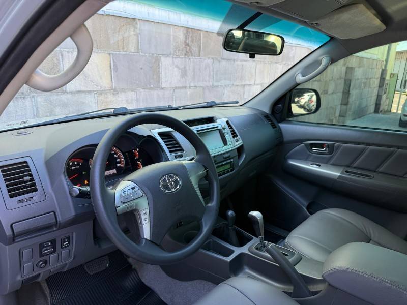 TOYOTA - HILUX - 2012/2013 - Prata - R$ 125.900,00