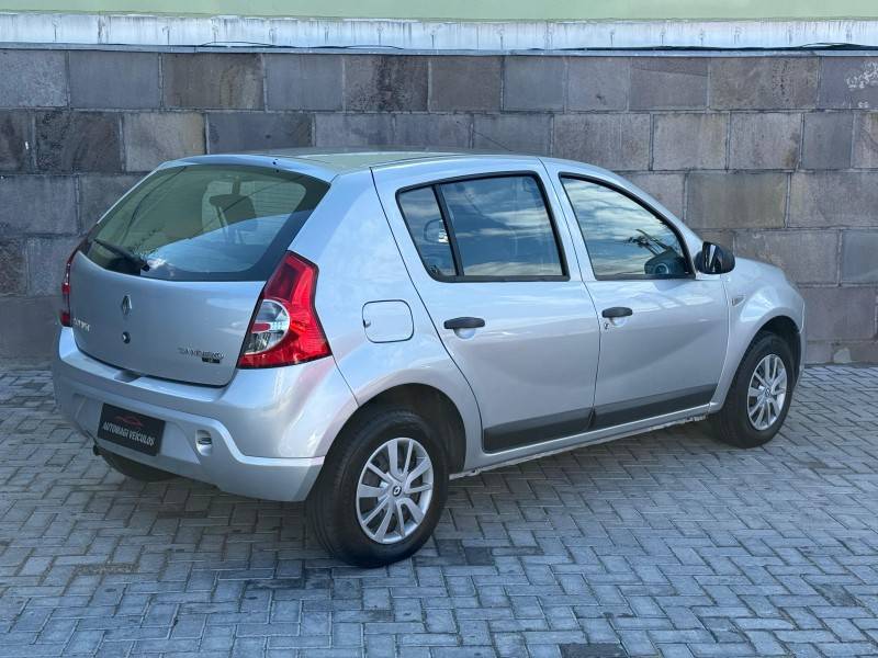 RENAULT - SANDERO - 2010/2011 - Prata - R$ 31.900,00