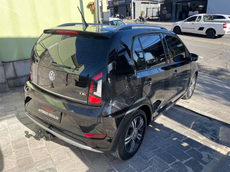 VOLKSWAGEN - UP - 2018/2018 - Preta - R$ 63.900,00