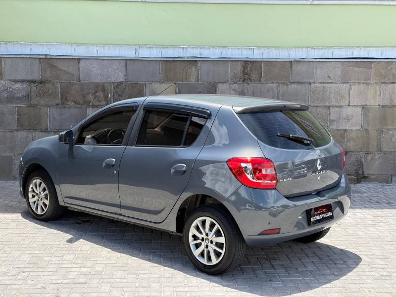 RENAULT - SANDERO - 2017/2018 - Cinza - R$ 41.900,00
