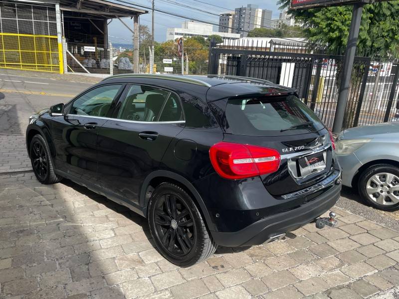 MERCEDES-BENZ - GLA 200 - 2015/2015 - Preta - R$ 104.900,00