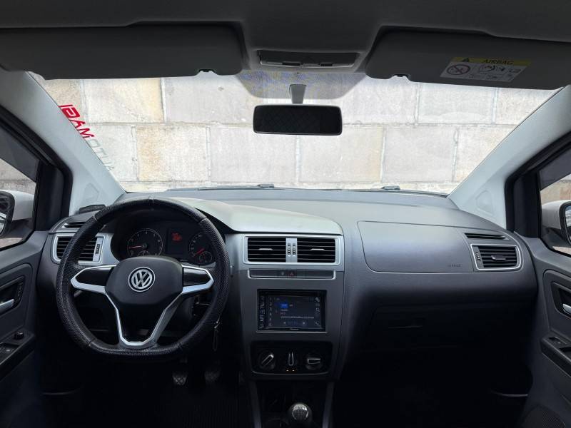 VOLKSWAGEN - FOX - 2014/2015 - Branca - R$ 46.900,00