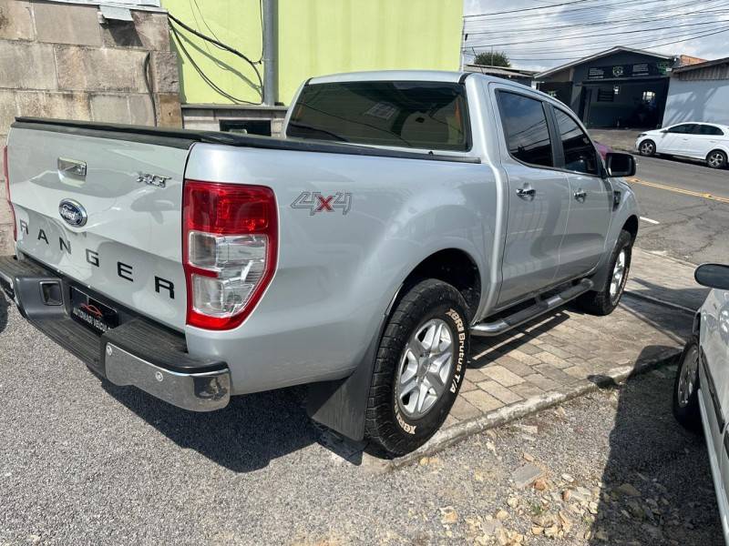 FORD - RANGER - 2015/2015 - Prata - R$ 115.900,00