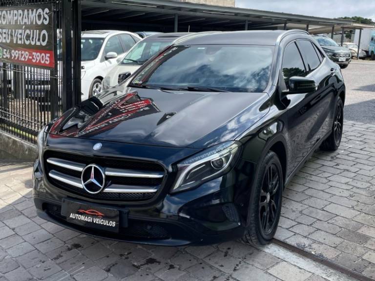 MERCEDES-BENZ - GLA 200 - 2015/2015 - Preta - R$ 105.900,00