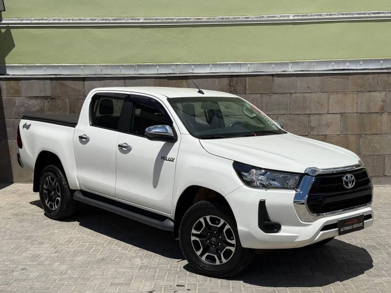 TOYOTA - HILUX - 2021/2021 - Branca - R$ 173.900,00