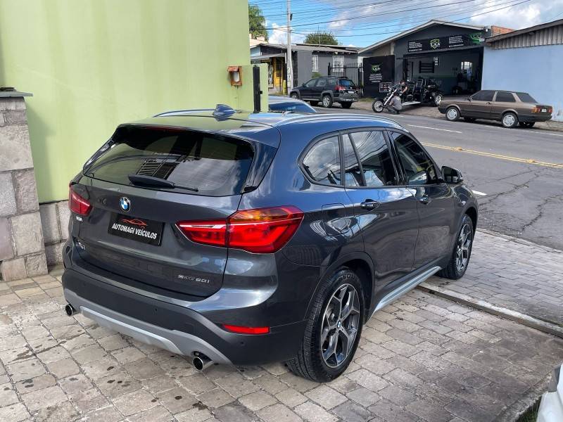 BMW - X1 - 2018/2019 - Cinza - R$ 149.900,00