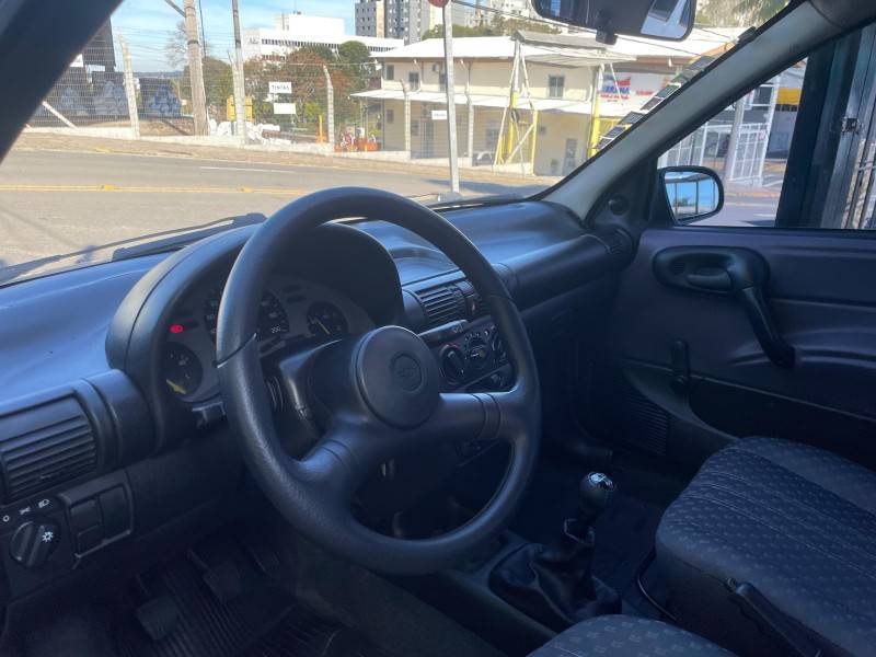 CHEVROLET - CORSA - 1998/1998 - Prata - R$ 18.900,00