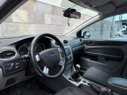 FORD - FOCUS - 2012/2013 - Branca - R$ 46.900,00