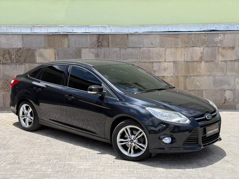 FORD - FOCUS - 2013/2014 - Preta - R$ 49.900,00