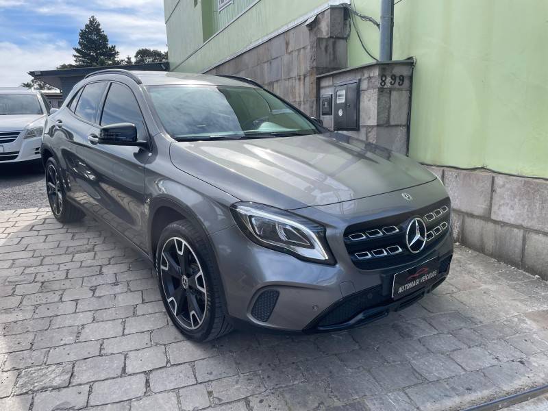MERCEDES-BENZ - GLA 200 - 2019/2019 - Cinza - R$ 135.900,00