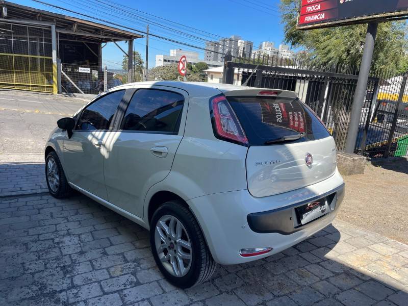 FIAT - PUNTO - 2014/2014 - Branca - R$ 41.900,00