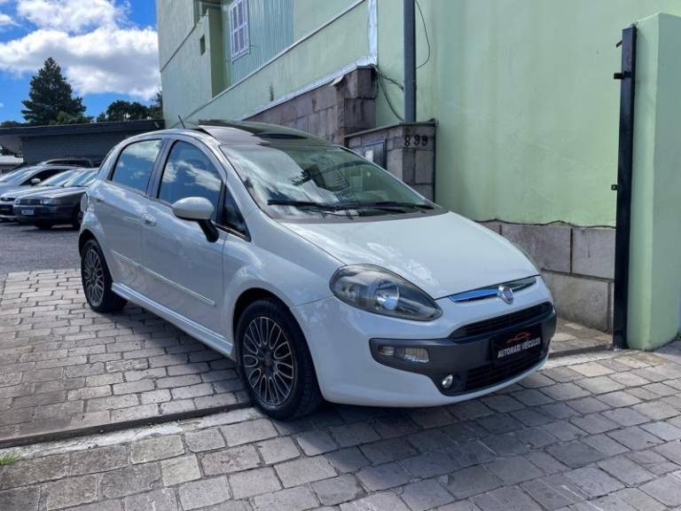 FIAT - PUNTO - 2013/2013 - Branca - R$ 49.900,00