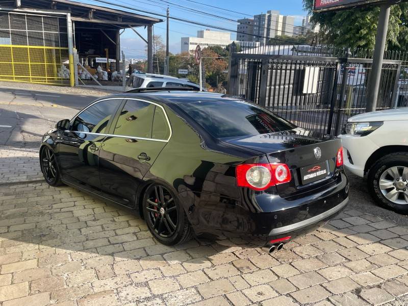 VOLKSWAGEN - JETTA - 2008/2009 - Preta - R$ 45.900,00